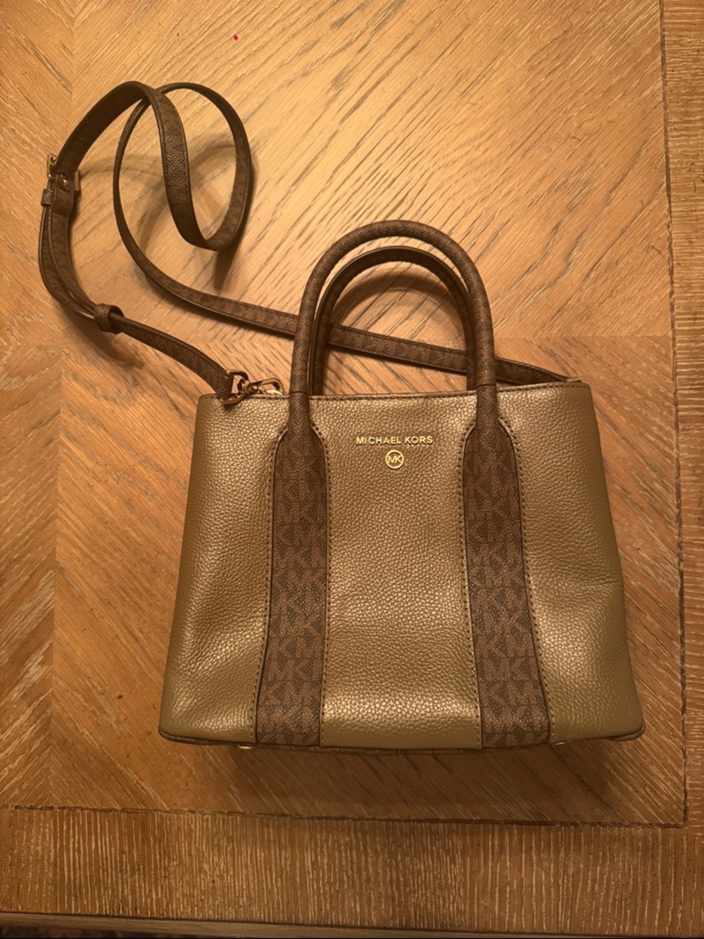 Michael Kors Austin Medium Pebbled Leather Messenger Bag - Picture 2 of 12